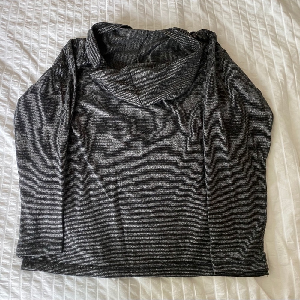 3/$15 - Bundle of 2 long sleeved hoodie t-shirts - Picture 3 of 7